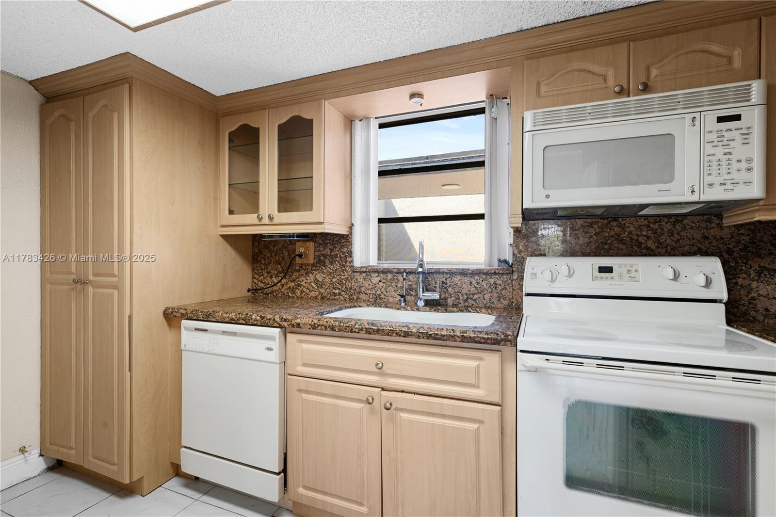 30 E 39th St #321, Hialeah, Florida image 4