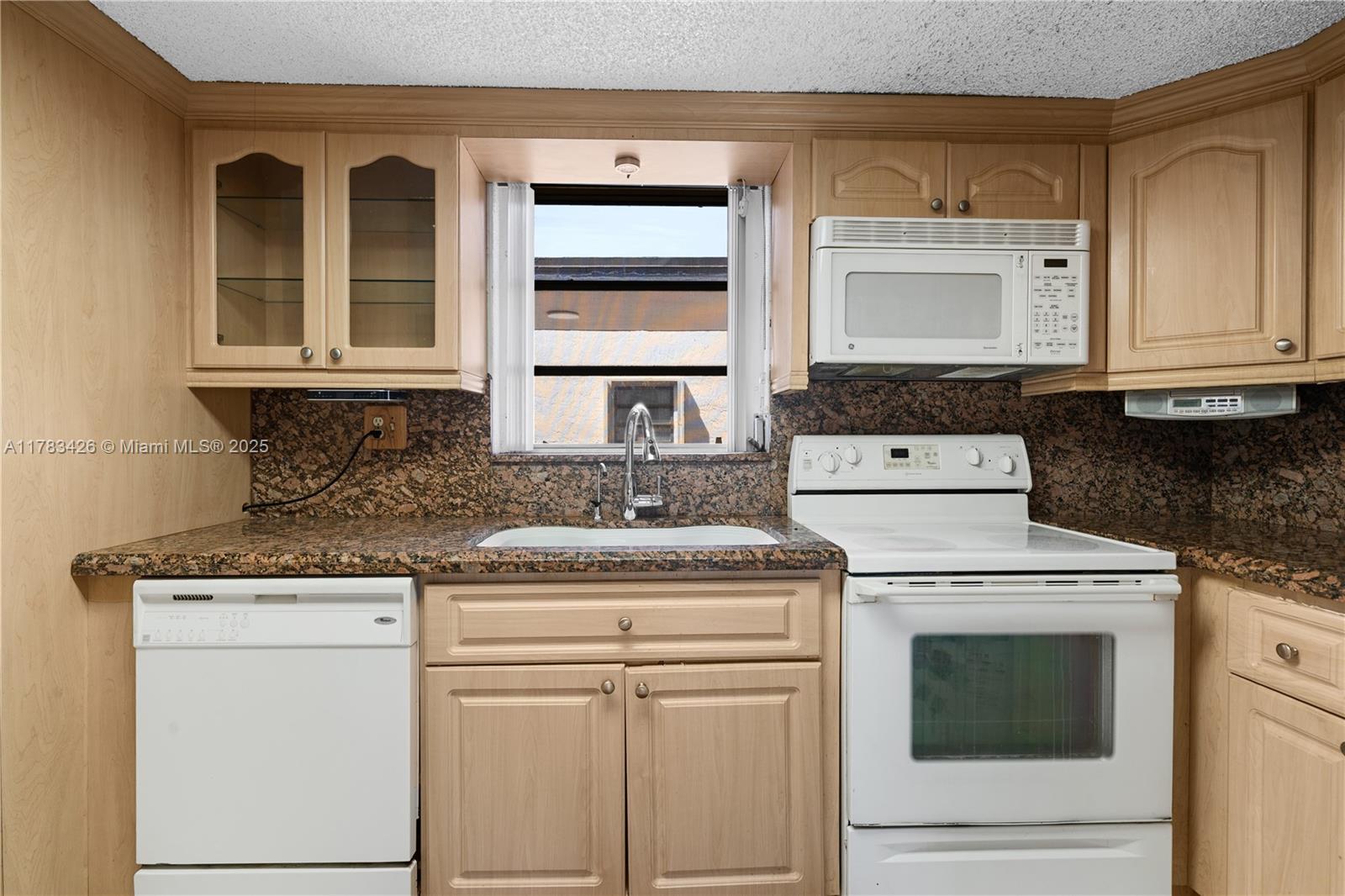 30 E 39th St #321, Hialeah, Florida image 5