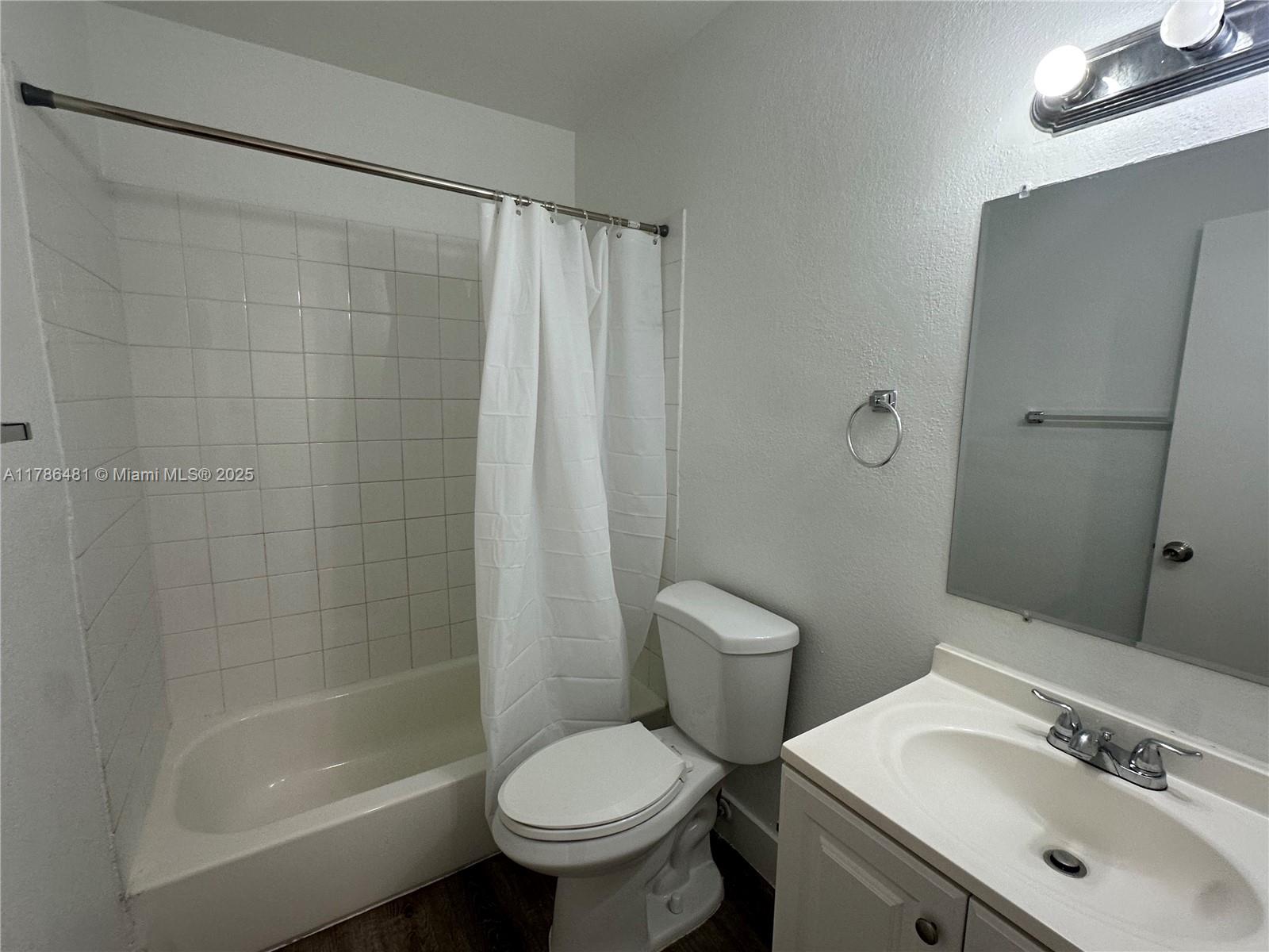 Listing Photo 11