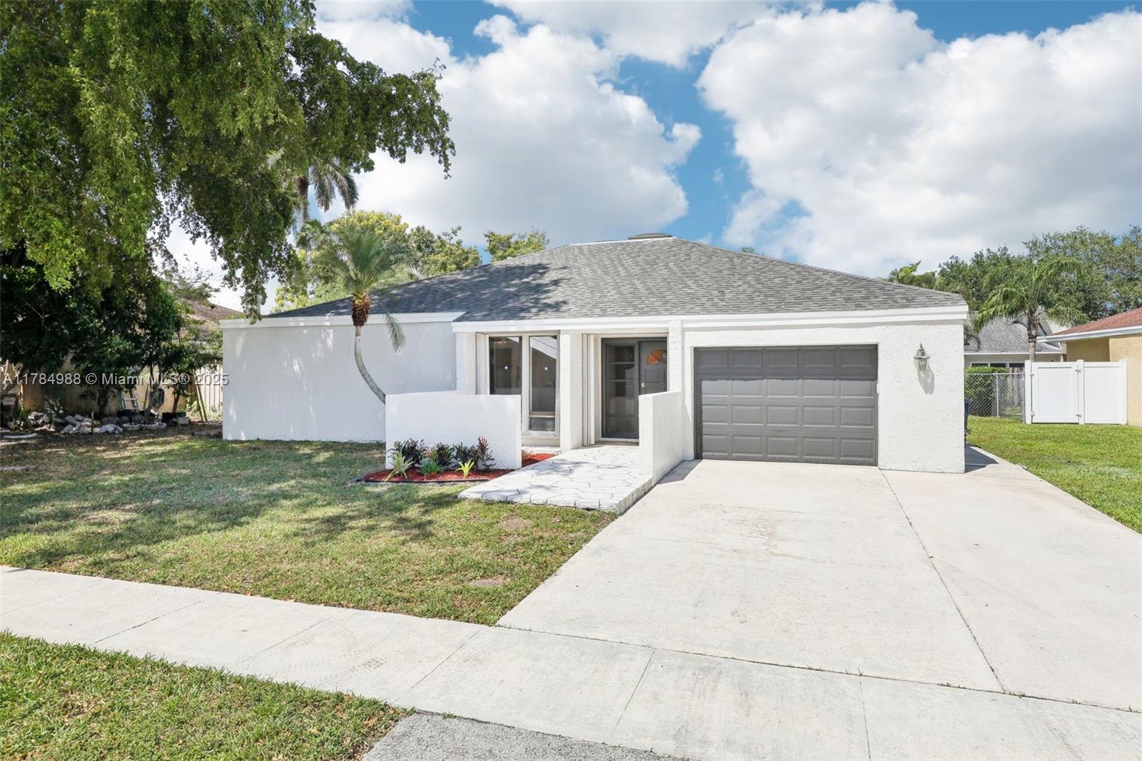 4967 SW 94th Ter, Cooper City, Florida image 2