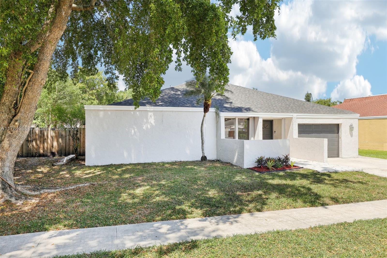 4967 SW 94th Ter, Cooper City, Florida image 3