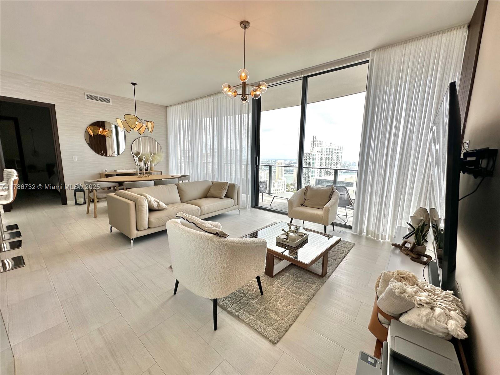 1000 Brickell Plz #PH5305, Miami FL 33131