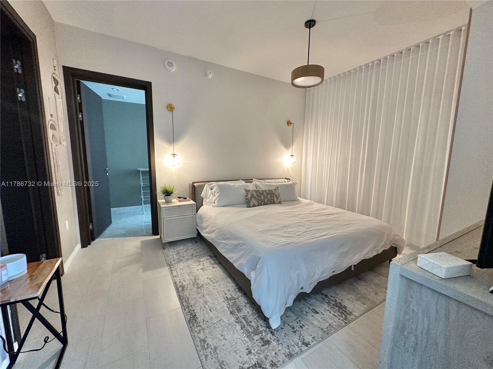 1000 Brickell Plz #PH5305, Miami FL 33131