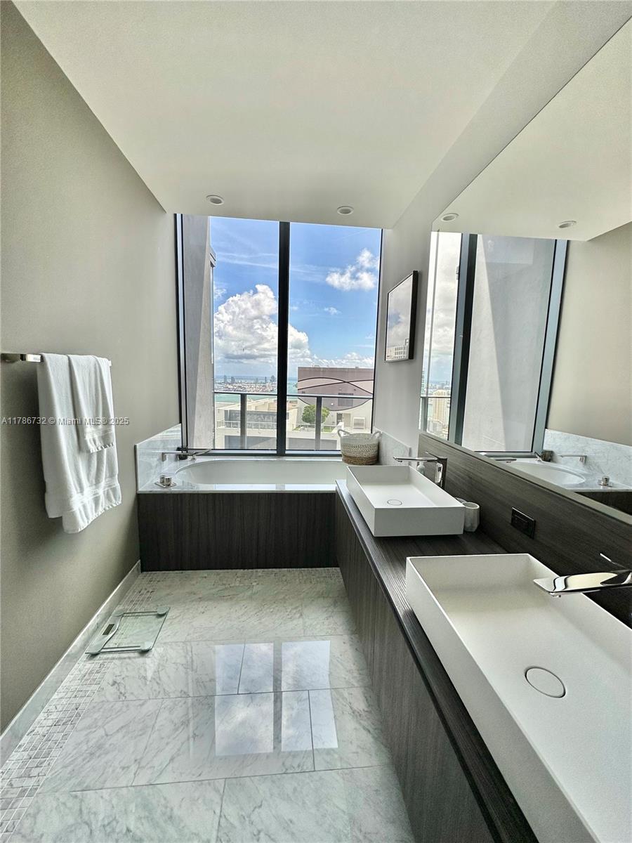 1000 Brickell Plz #PH5305, Miami FL 33131