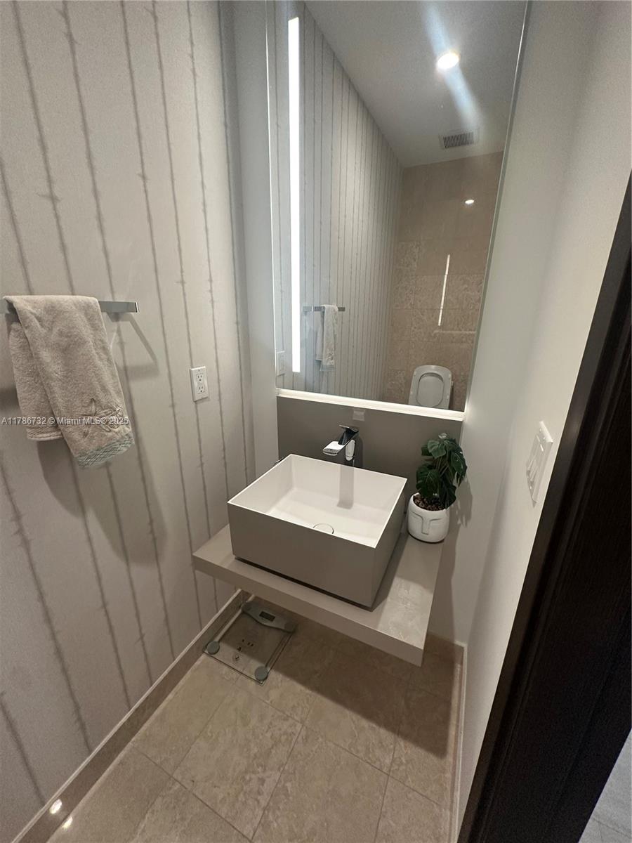 1000 Brickell Plz #PH5305, Miami FL 33131