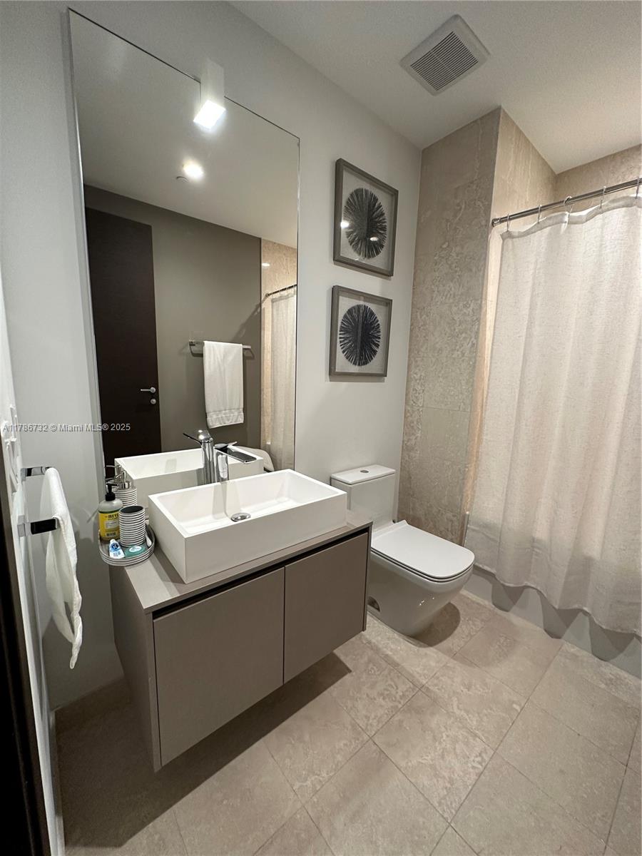 1000 Brickell Plz #PH5305, Miami FL 33131