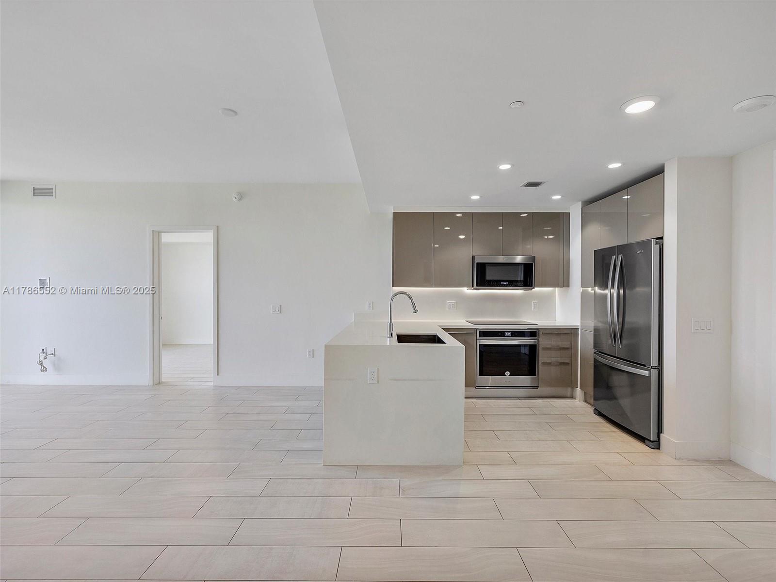 2000 Metropica Way #502, Sunrise, Florida image 7