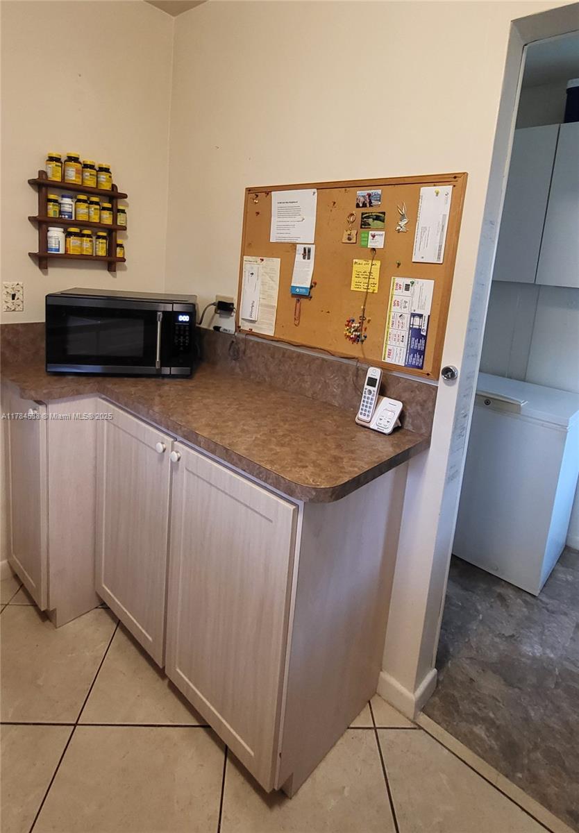 521 N 70th Way, Hollywood, Florida image 13