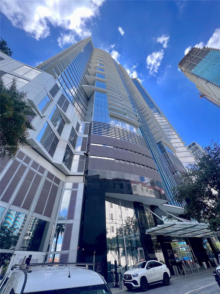 Live in this luxurious Furnished modern elegance and high-end finishes 1 Bedroom unit located within the prestigious Paramount World Center. As a resident of this 5-star building, you'll have access to a plethora of amenities that redefine luxury living offering residents access to the most amenities in the world. Some of the amazing amenities include 5 pools, a spa, an outdoor lounge, a summer kitchen, a game room, a state-of-the-art fitness center, a boxing studio, a basketball court, racquetball courts, yoga studios, an observatory, a jam room, and a recording studio, among others. Additionally, the central location provides easy access to the vibrant city life, making this apartment a perfect blend of comfort and convenience in the heart of the city.Just bring your toothbrush.