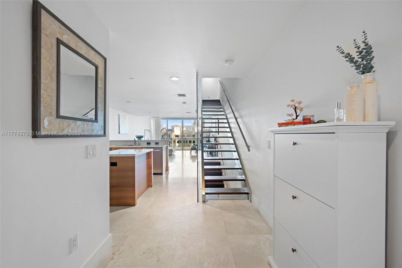 2950 NE 188th St #525, Aventura, Florida image 2