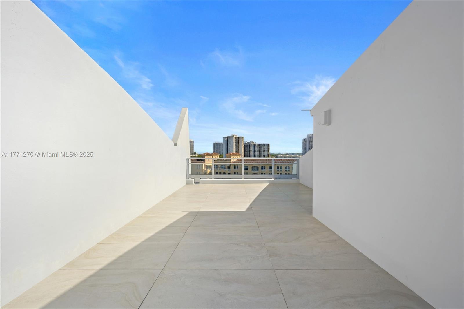 2950 NE 188th St #525, Aventura, Florida image 23