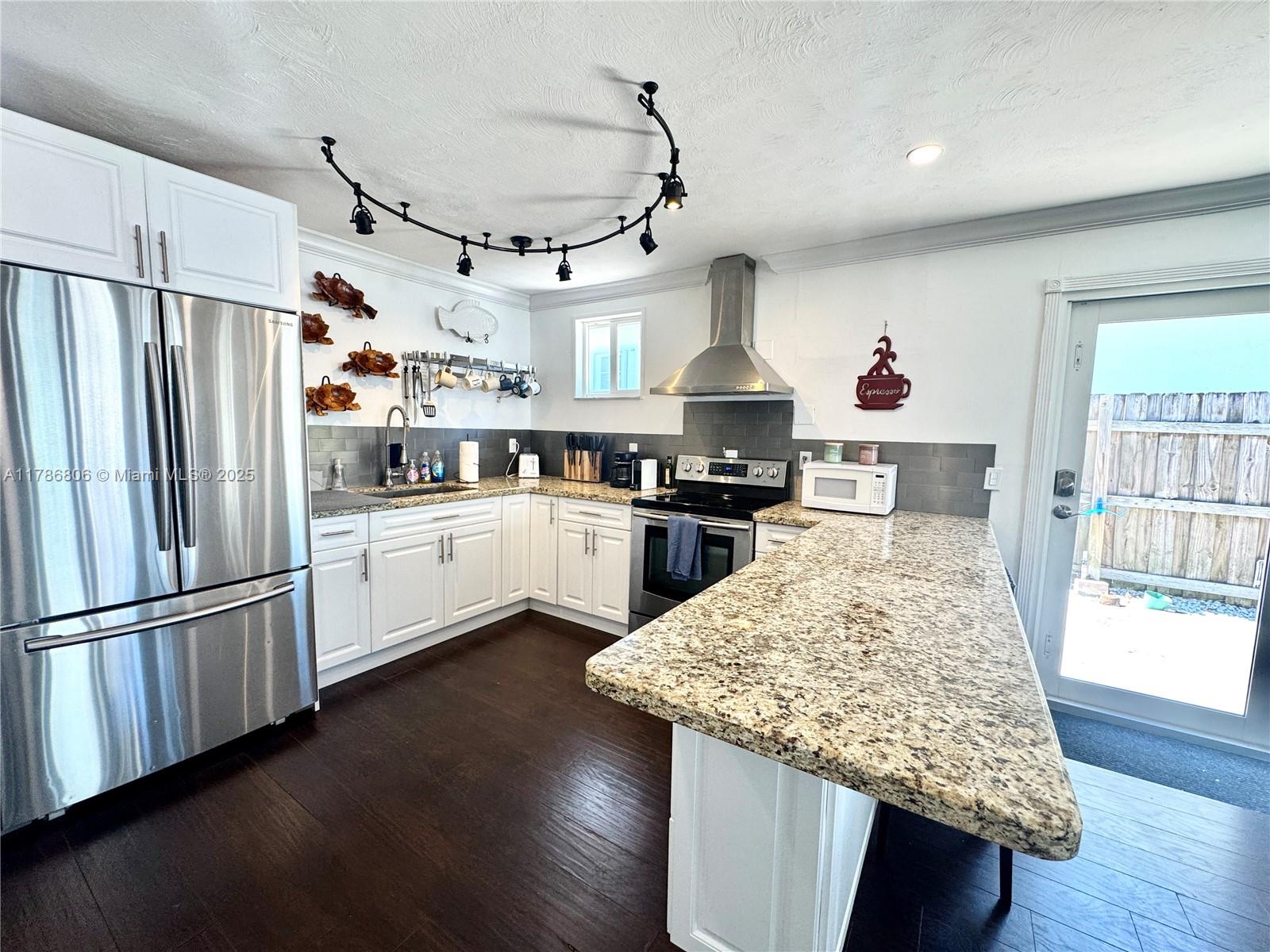 206 Normandy Dr, Tavernier, Florida image 5