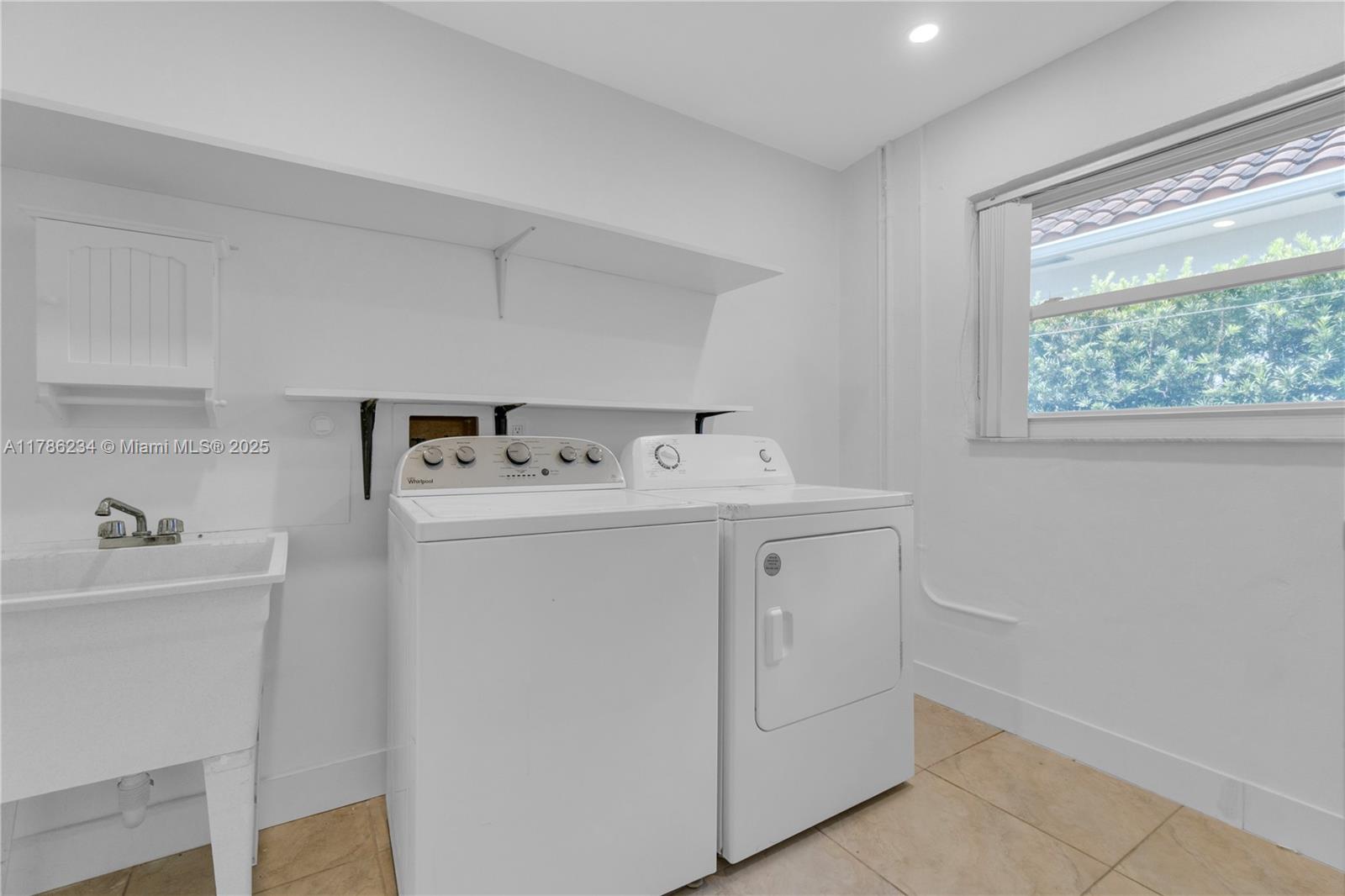806 NE 4th St, Hallandale Beach, Florida image 26