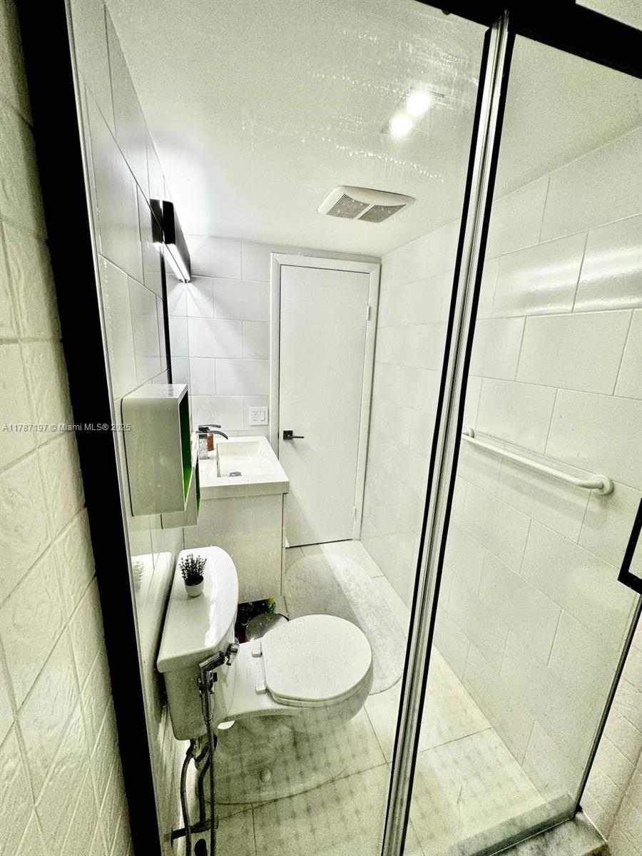 1001 Three Islands Blvd #331, Hallandale Beach, Florida image 31