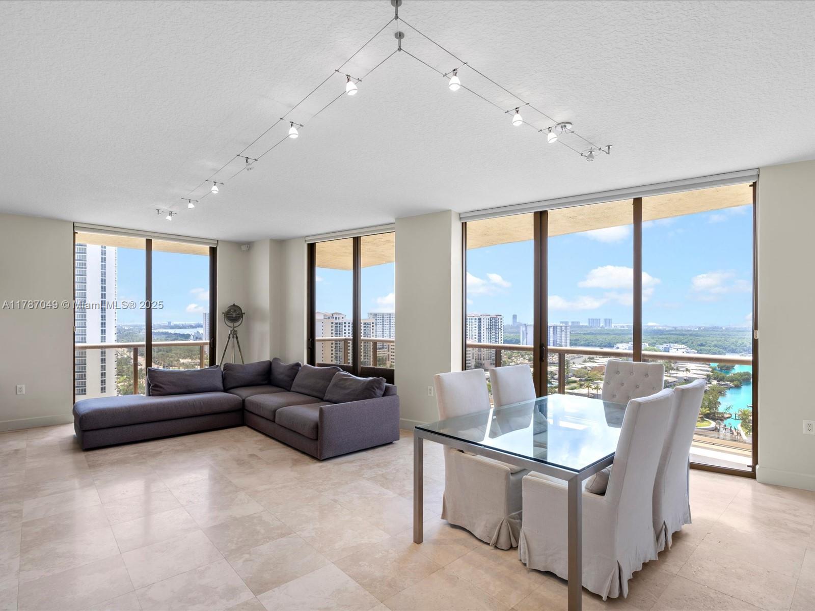 Apartamento à Venda em Sunny Isles Beach, FL