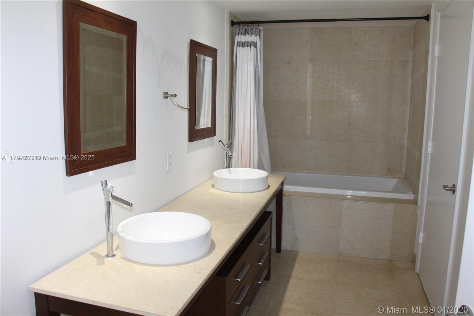 475 Brickell Ave #5012, Miami FL 33131