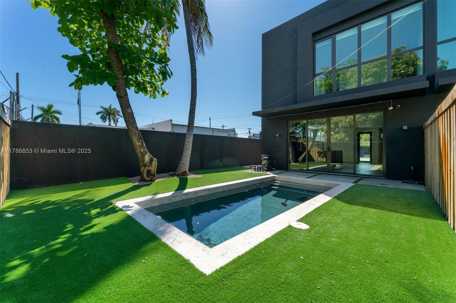 Property photo # 0