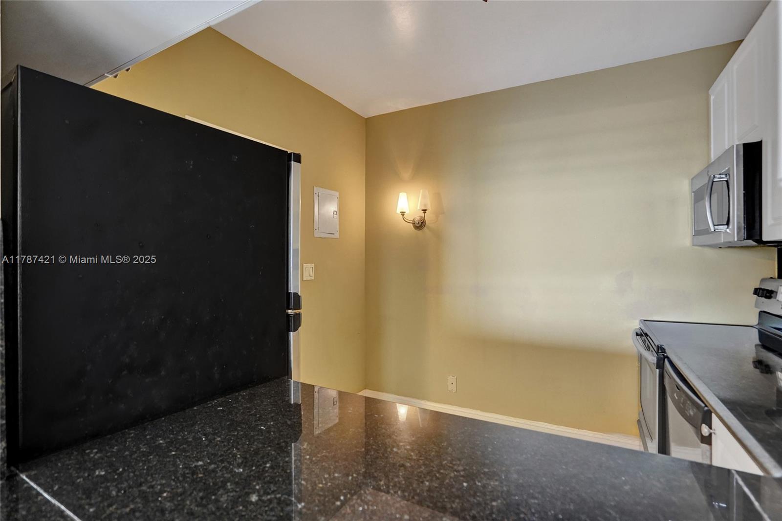 1455 N Treasure Dr #7F, North Bay Village, Florida image 10