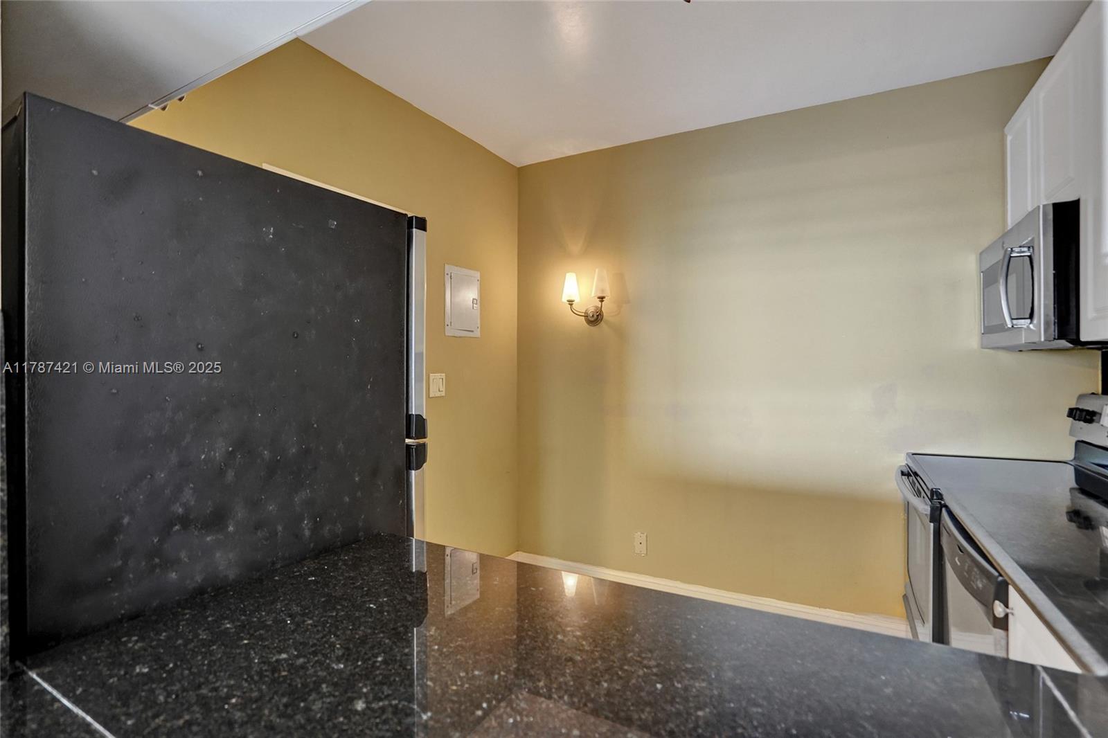 1455 N Treasure Dr #7F, North Bay Village, Florida image 13
