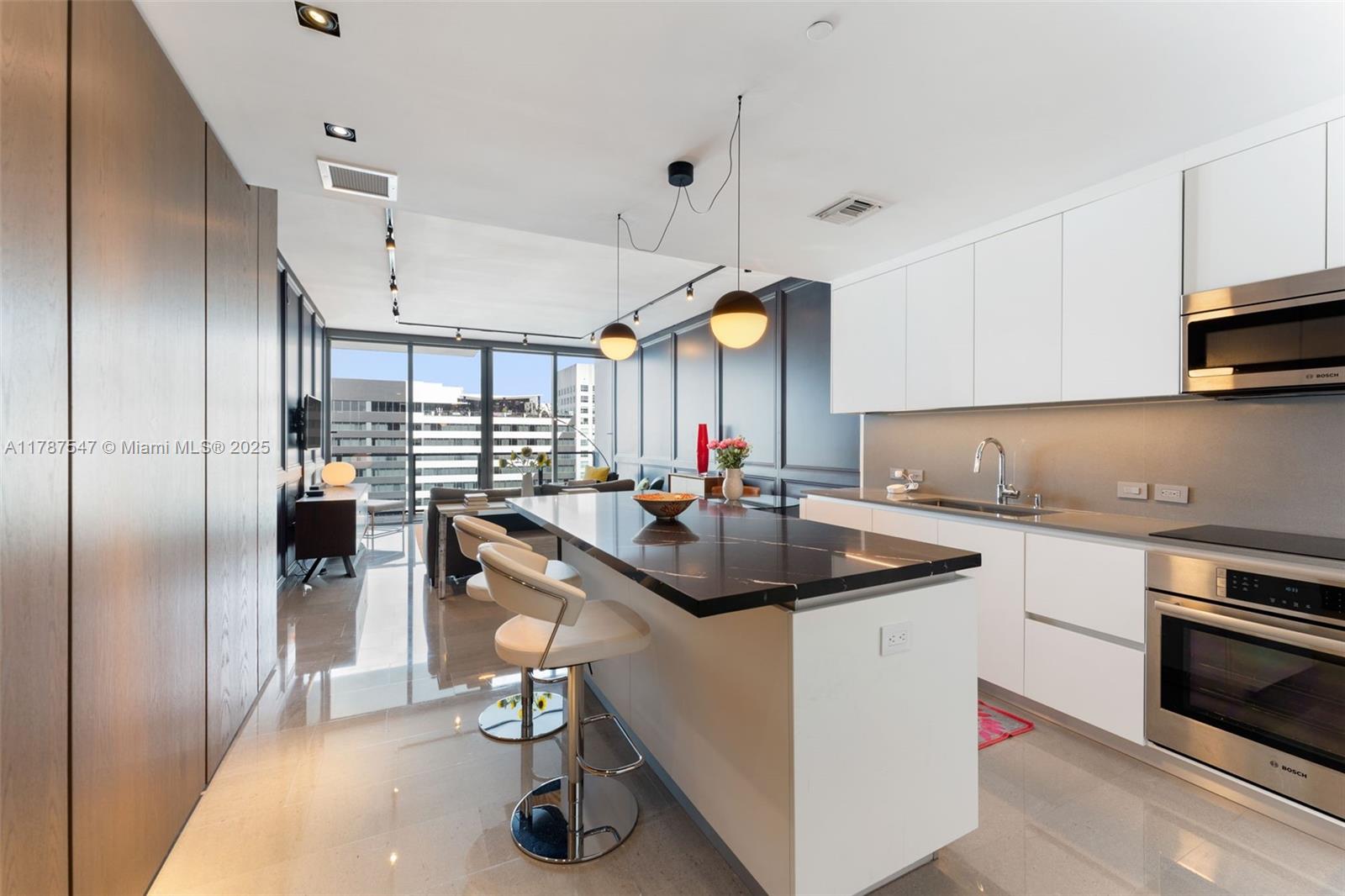 88 SW 7th St #1708, Miami FL 33130