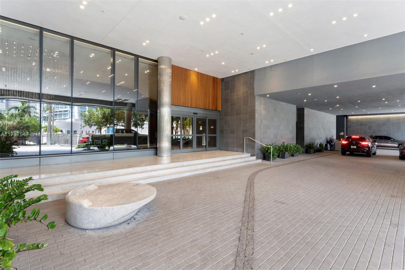 88 SW 7th St #1708, Miami FL 33130
