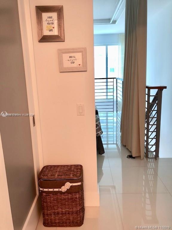 60 SW 13th St #2810, Miami FL 33130