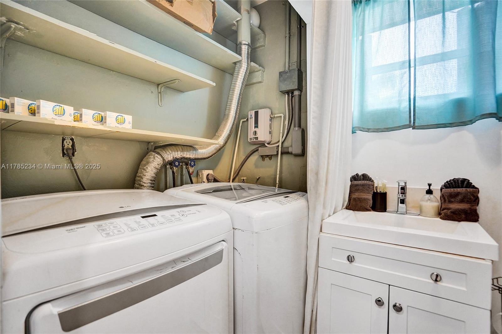 1124 NE 6th St, Hallandale Beach, Florida image 39