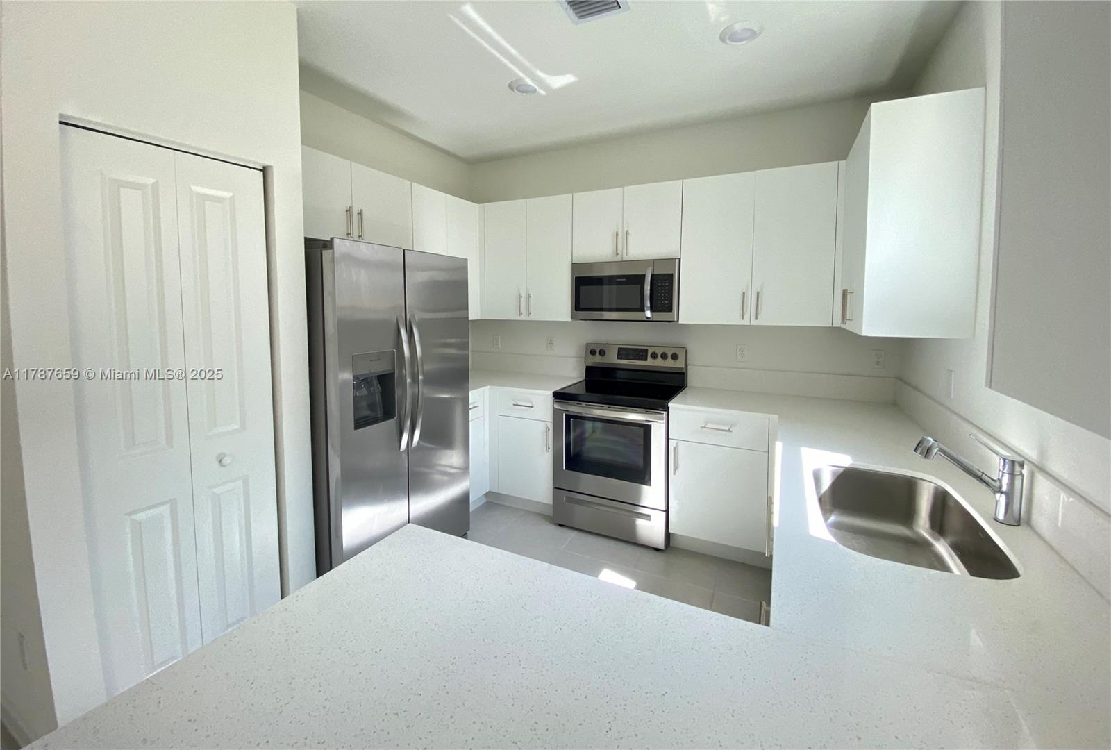 253 SW 159th Way, Pembroke Pines, Florida image 6