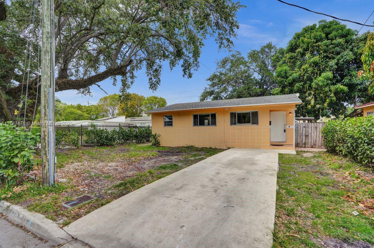 6091 SW 64th Ter  For Sale A11787471, FL