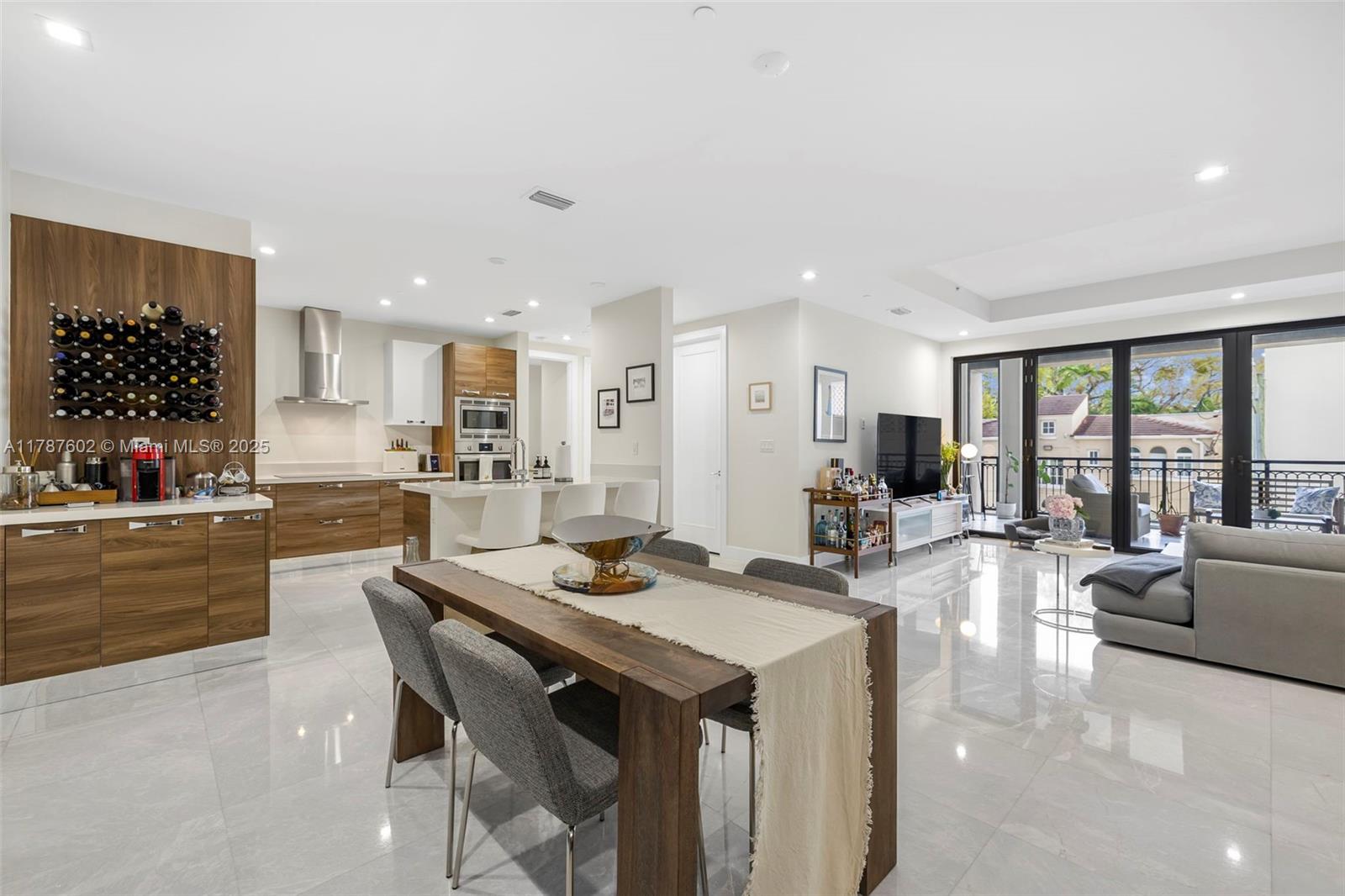 718 Valencia Ave #206, Coral Gables, Florida image 11