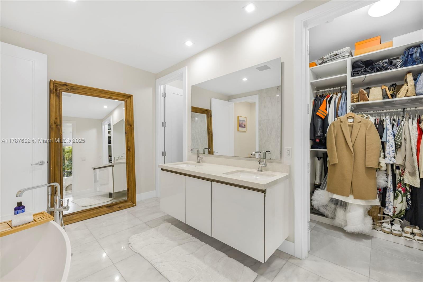 718 Valencia Ave #206, Coral Gables, Florida image 40