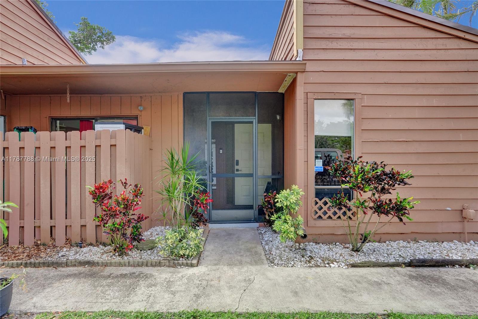 6192 Laurel Ln #D, Tamarac, Florida image 2