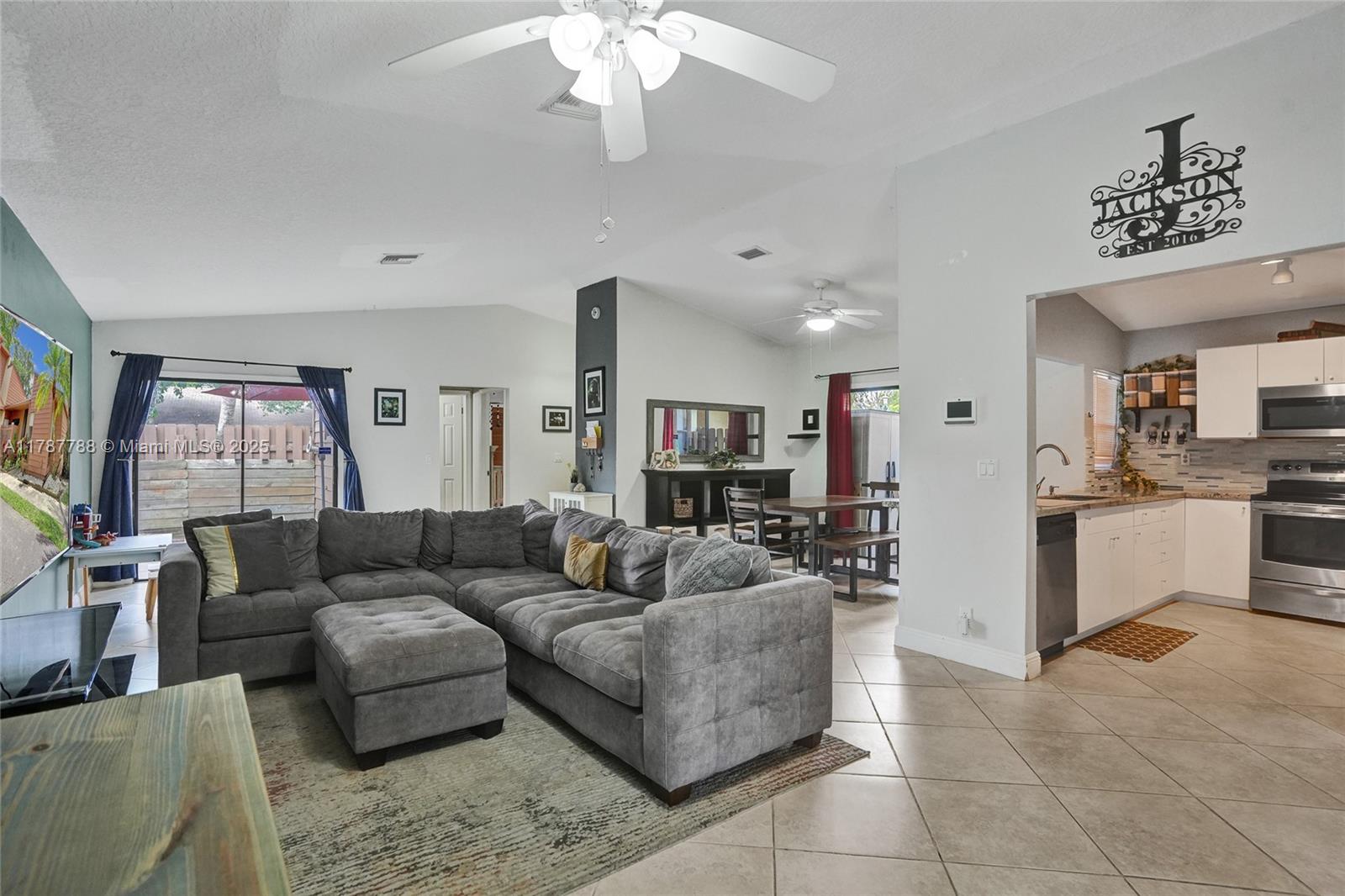 6192 Laurel Ln #D, Tamarac, Florida image 9