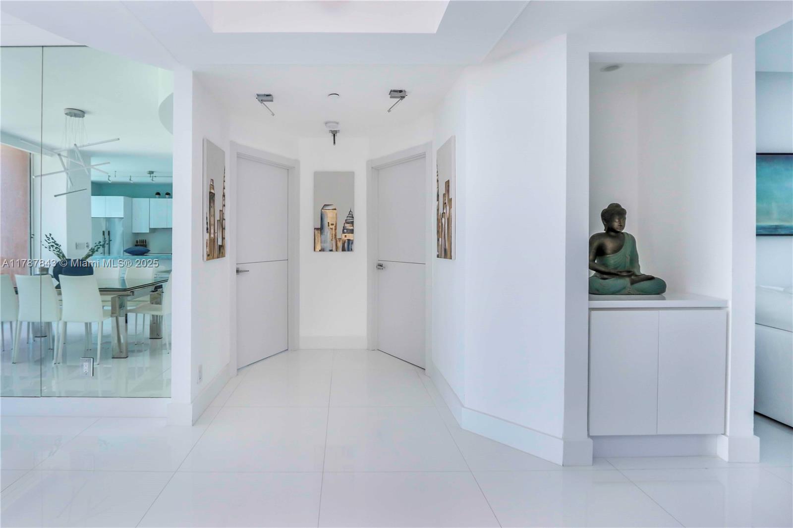 300 S Pointe Dr #2104, Miami Beach FL 33139