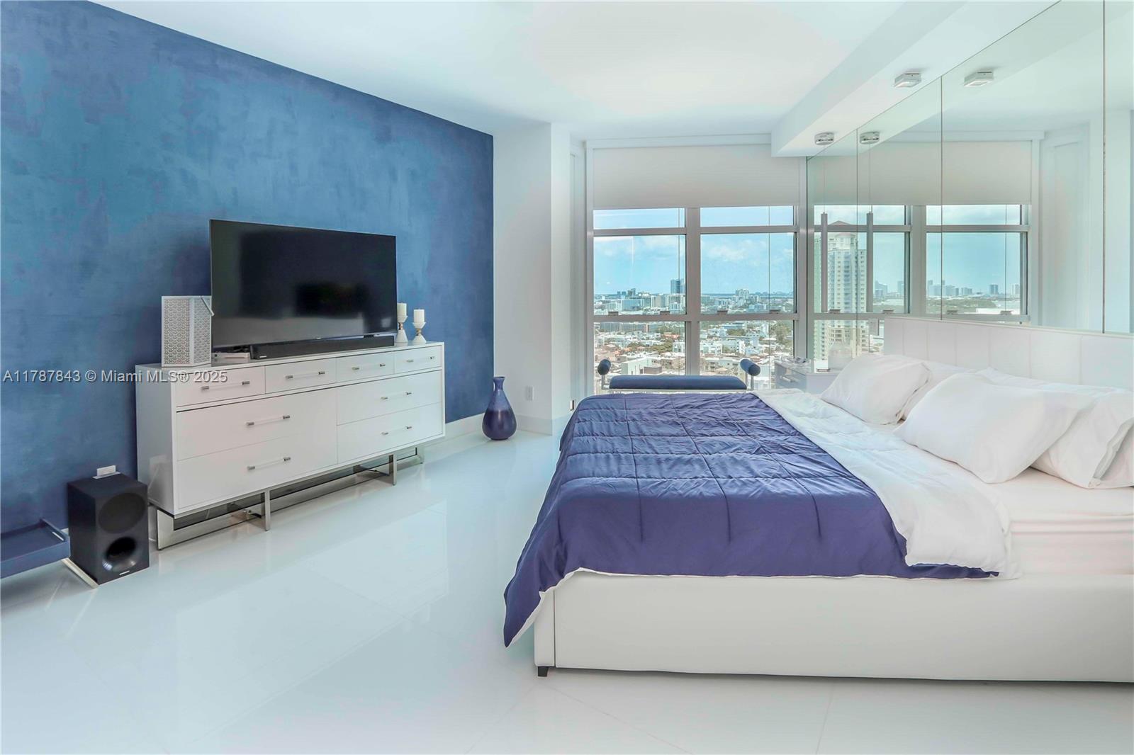 300 S Pointe Dr #2104, Miami Beach FL 33139