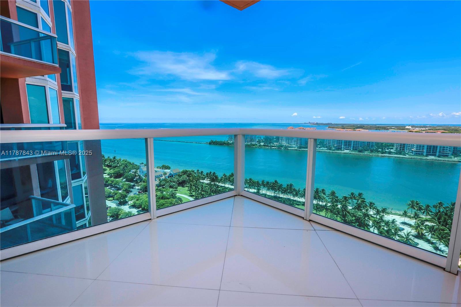 300 S Pointe Dr #2104, Miami Beach FL 33139