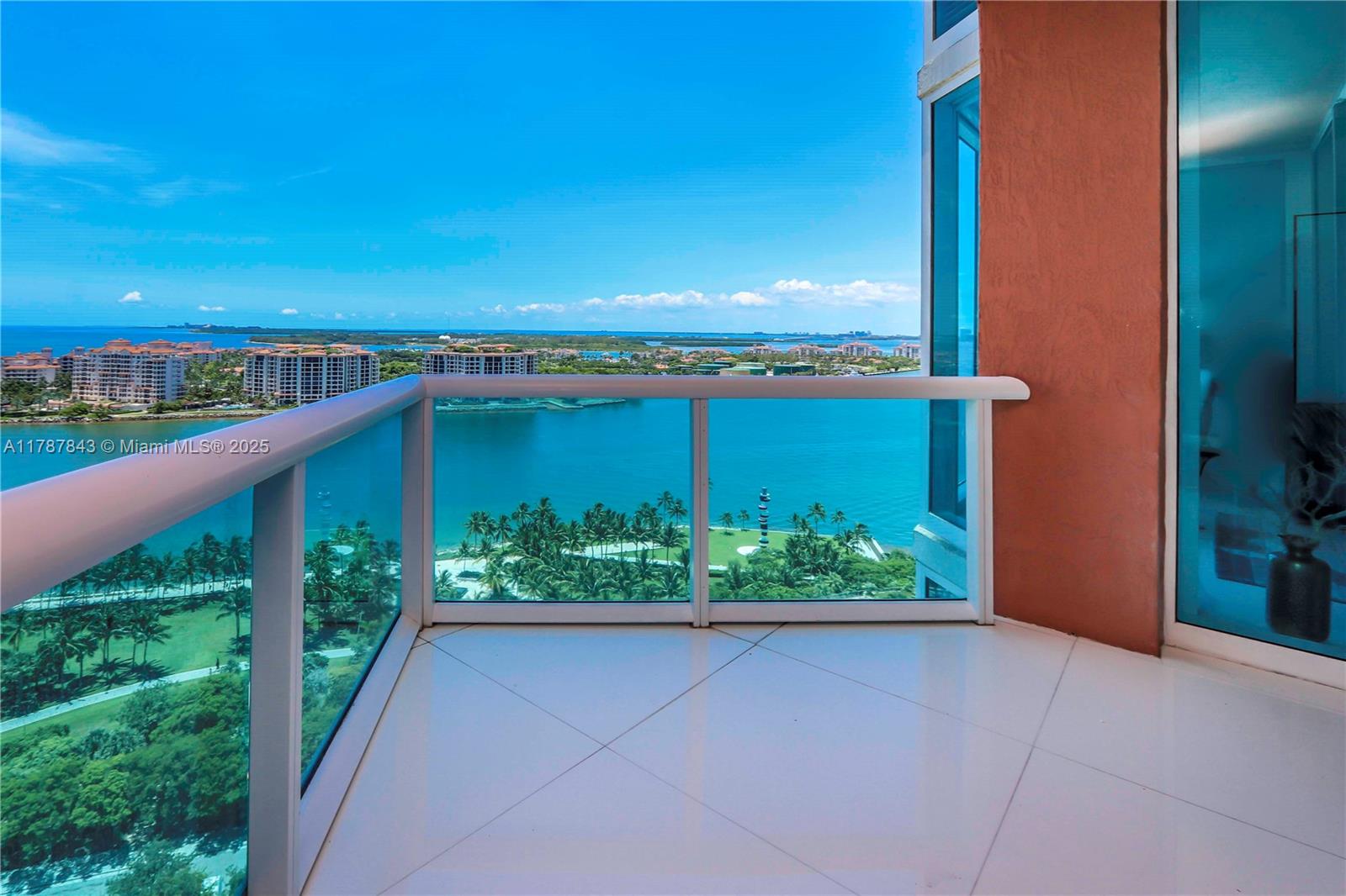 300 S Pointe Dr #2104, Miami Beach FL 33139