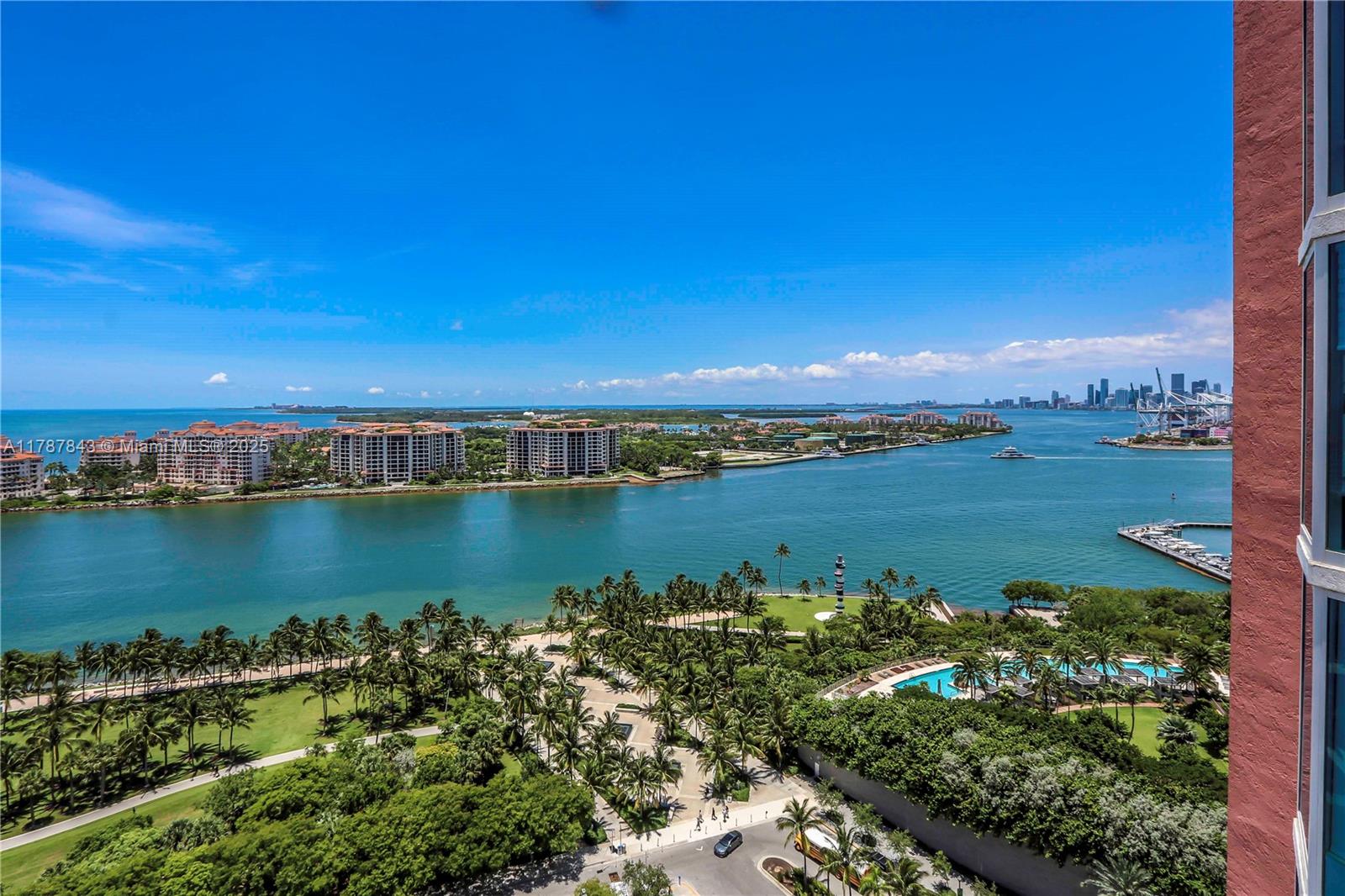 300 S Pointe Dr #2104, Miami Beach FL 33139