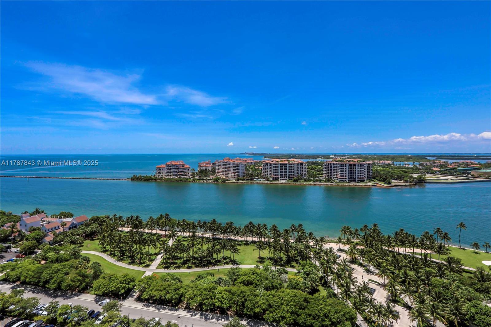 300 S Pointe Dr #2104, Miami Beach FL 33139