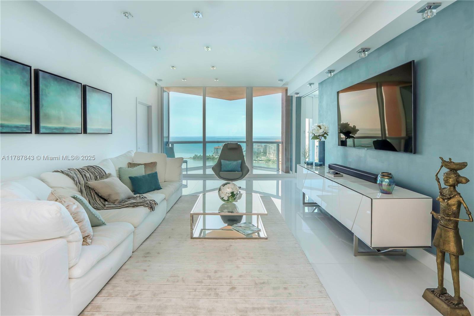 300 S Pointe Dr #2104, Miami Beach FL 33139
