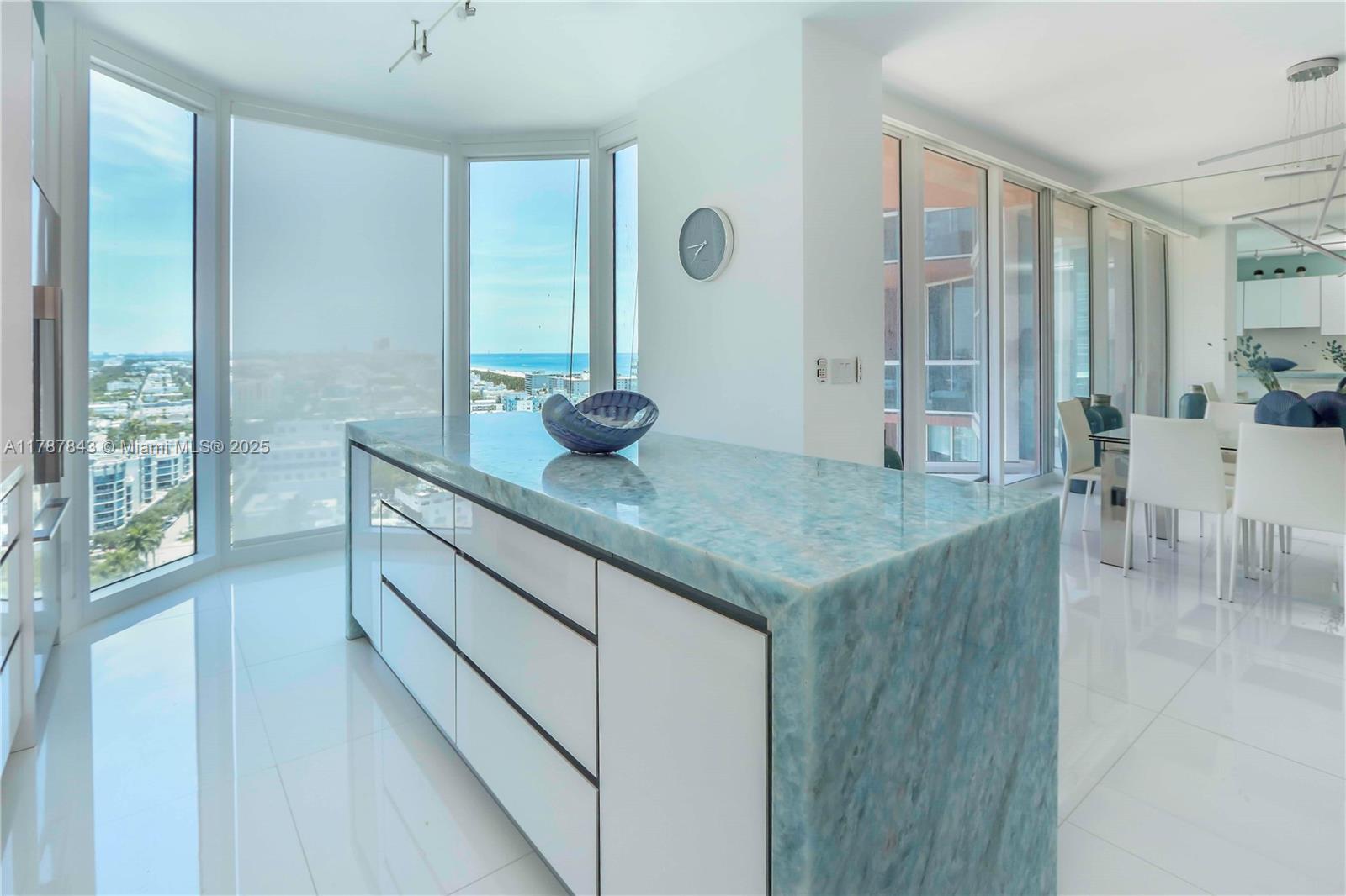 300 S Pointe Dr #2104, Miami Beach FL 33139
