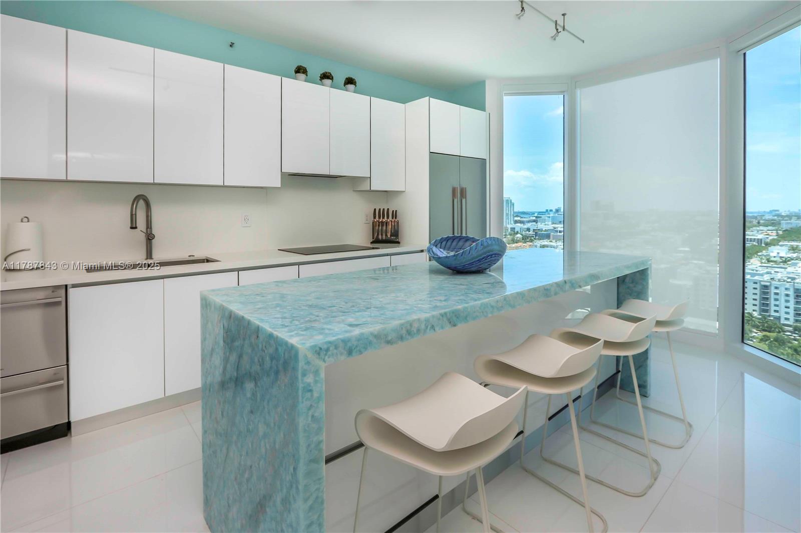 300 S Pointe Dr #2104, Miami Beach FL 33139
