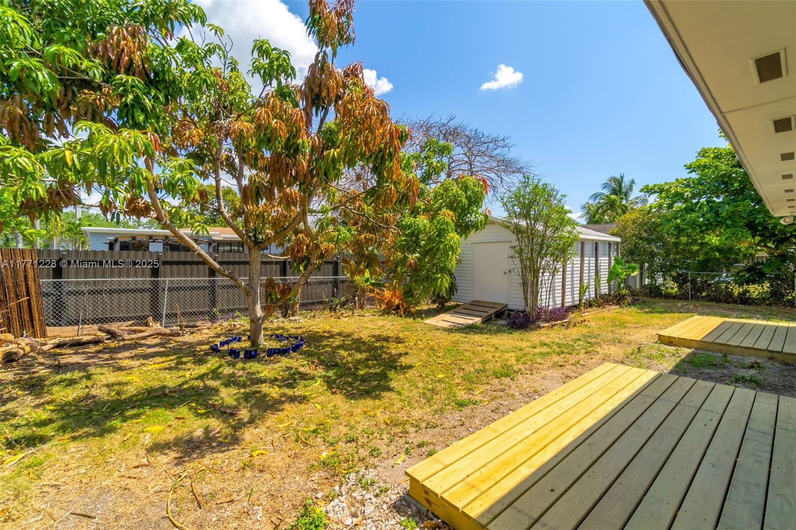 Listing Photo 16