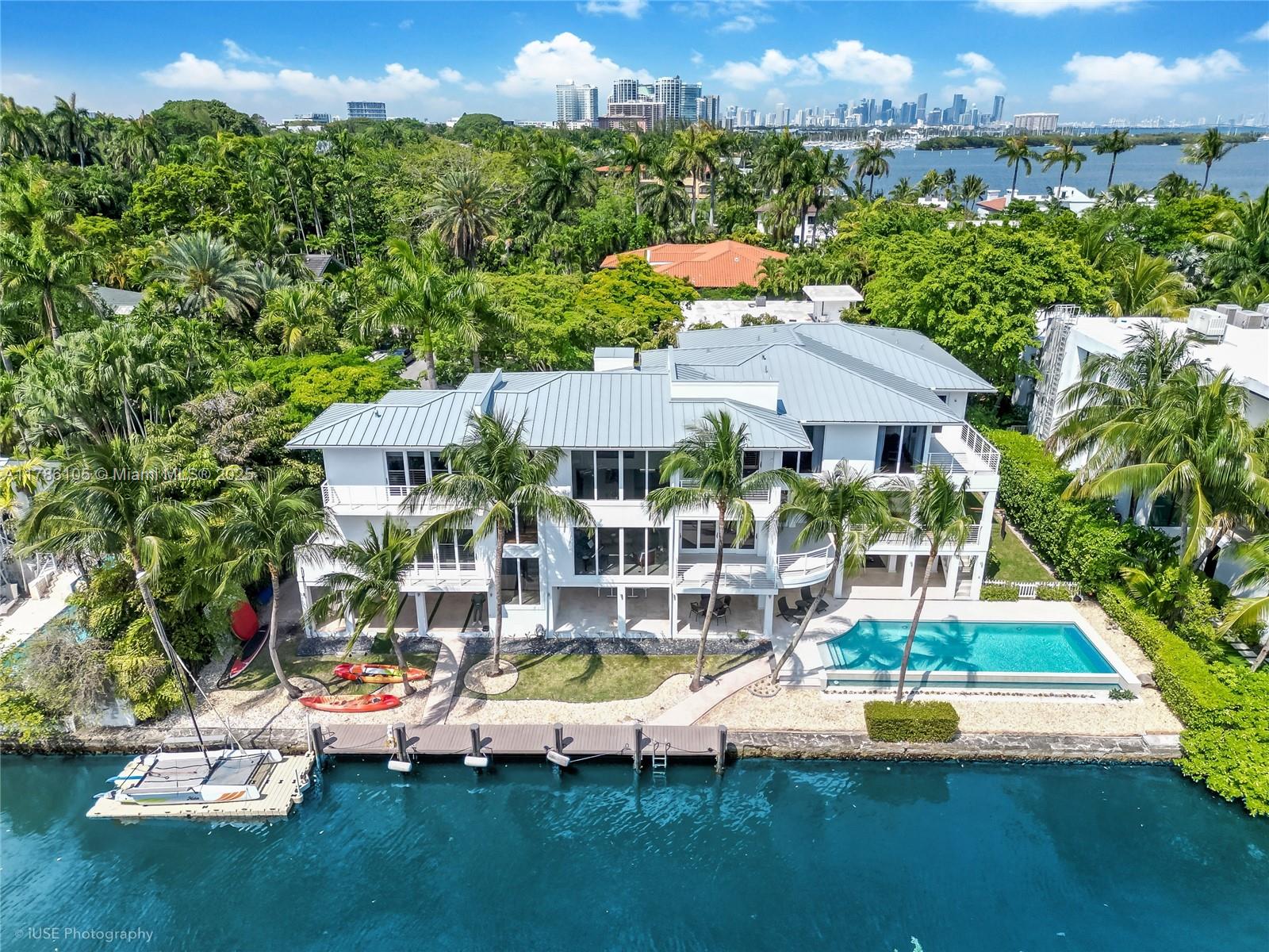 3835 Carole Ct Miami, FL 33133