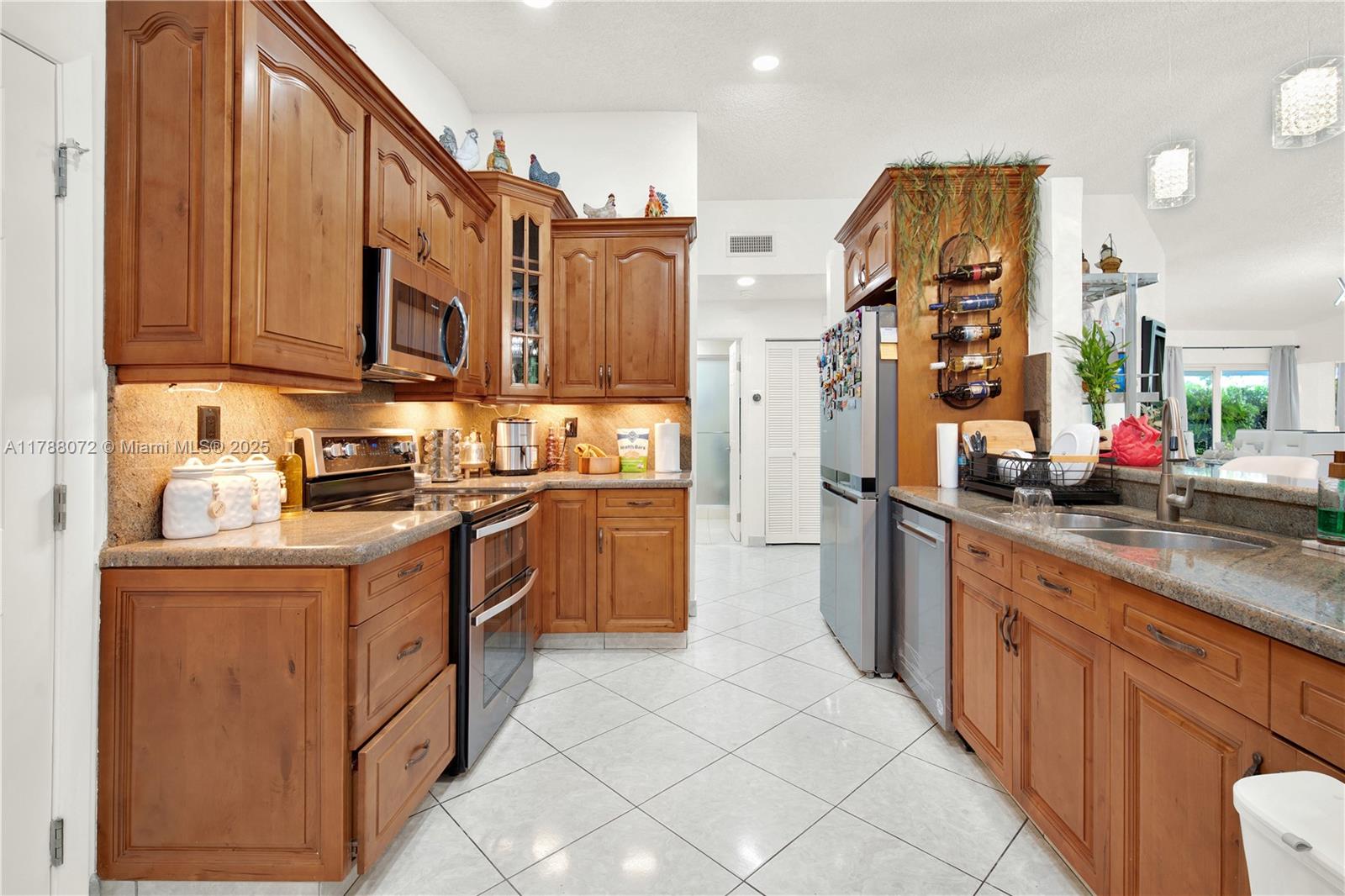 5566 NW 102nd Pl, Doral, Florida image 20