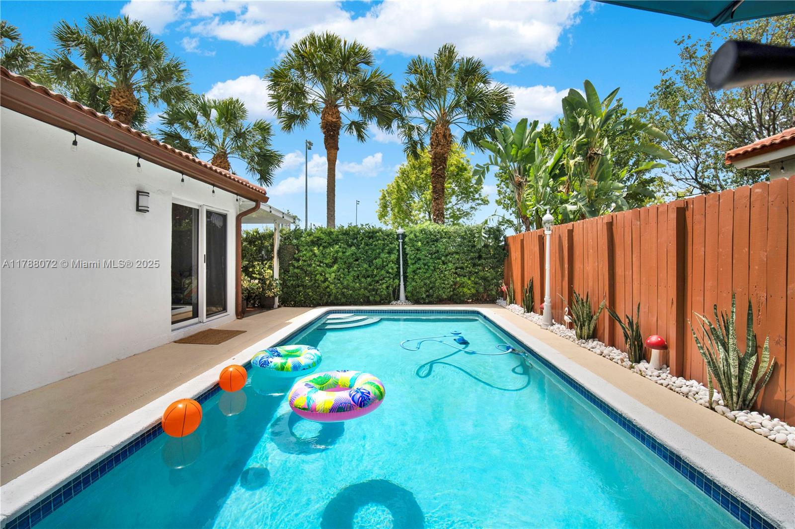 5566 NW 102nd Pl, Doral, Florida image 24