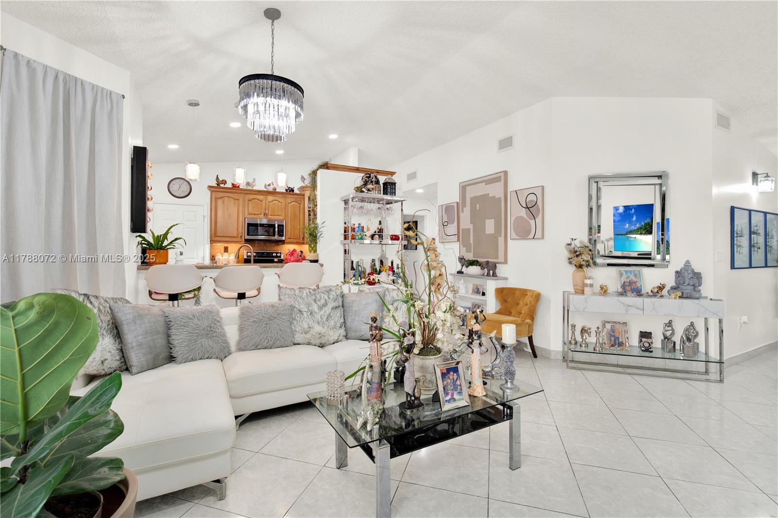 5566 NW 102nd Pl, Doral, Florida image 7