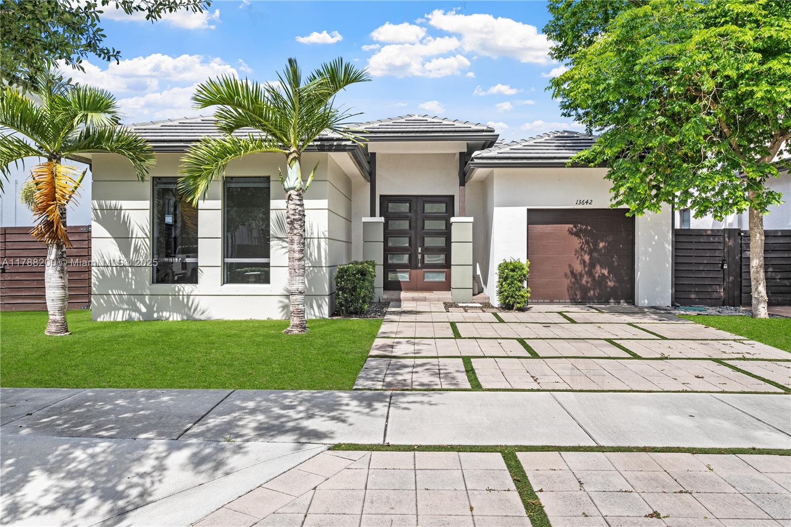 13642 SW 160th Ct  For Sale A11788200, FL
