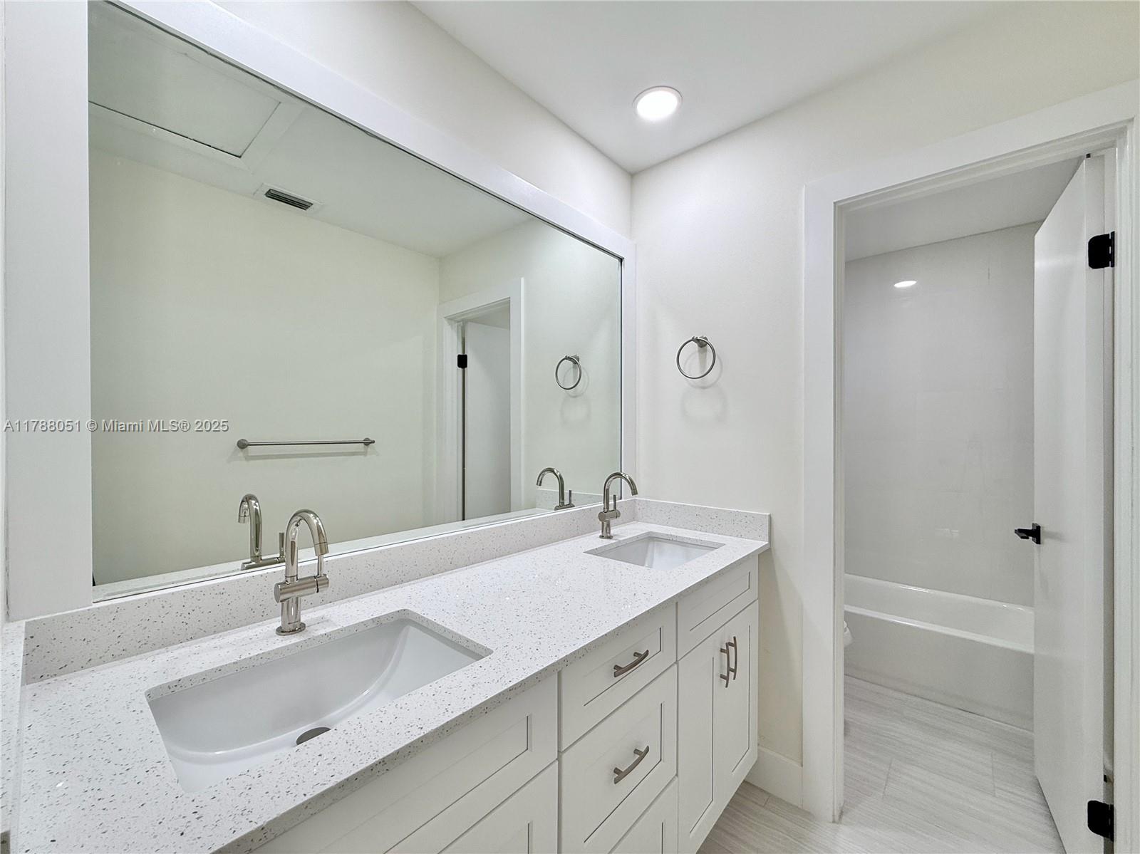 9525 NW 9th Ct, Plantation, Florida image 25