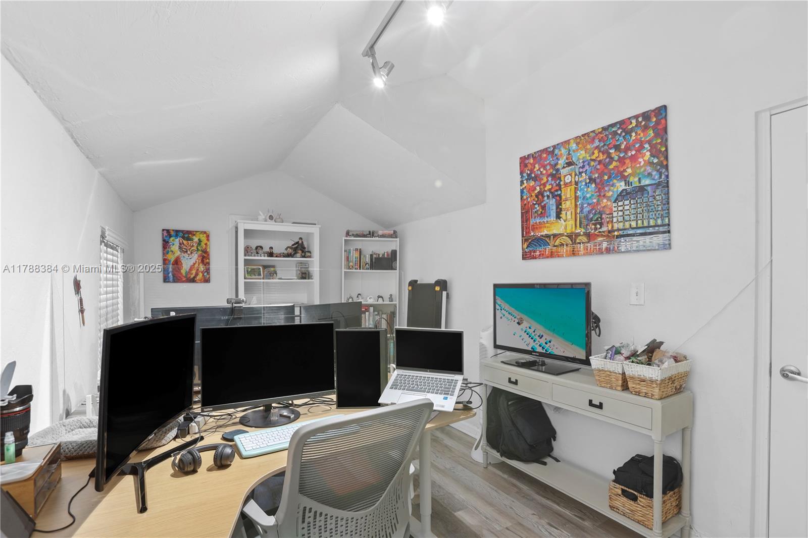Listing Photo 9